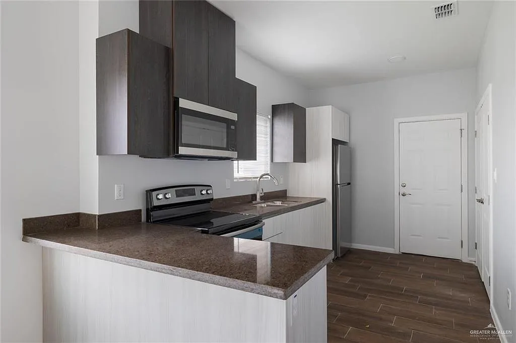 3 bed, 2.0 bath, 1188 sqft, $1,095 — Photo 3