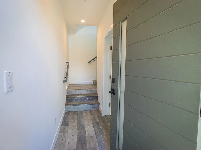5142 Riverton Ave — Photo 17