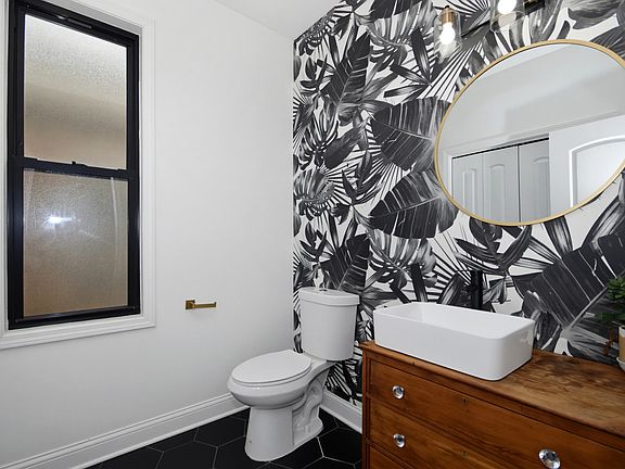 4th image of 2514 Harvey Ave