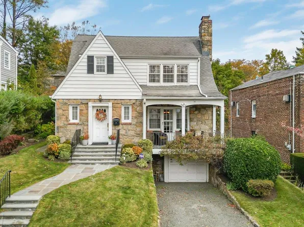 21 Huntington Drive, Yonkers, NY 10704