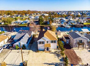 9 Mirror Lake Dr, Little Egg Harbor, NJ 08087