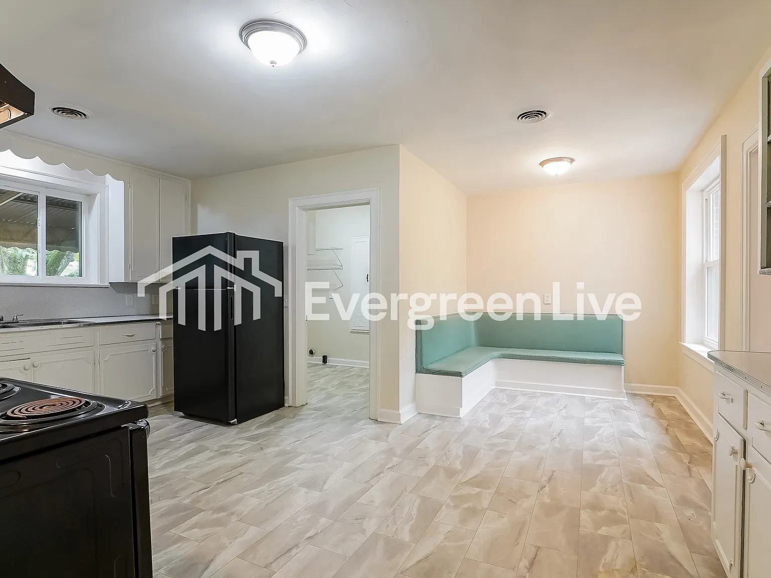 3 bed, 2.0 bath, 2132 sqft, $1,295 — Photo 4