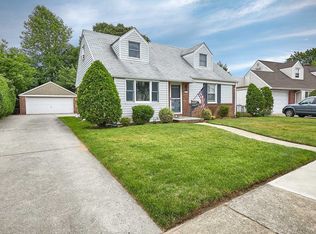 287 N Cottage St, Valley Stream, NY
