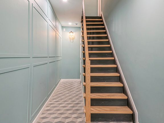 3rd image of 216 Halladay St APT 3