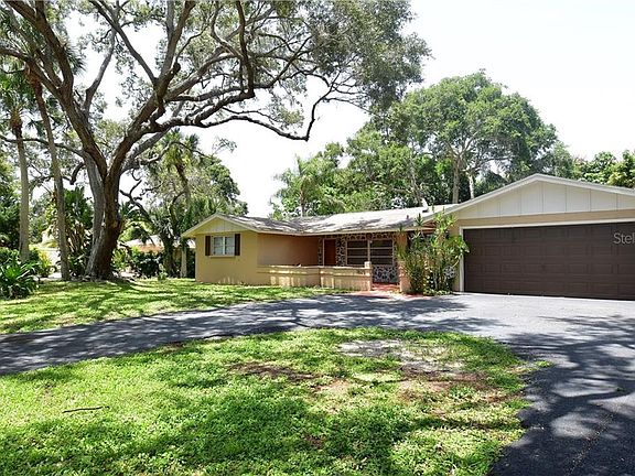 2nd image of 1825 Sandalwood Dr
