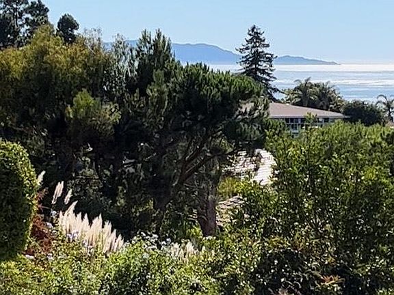 3rd image of 6542 Ocean Crest Dr APT D207