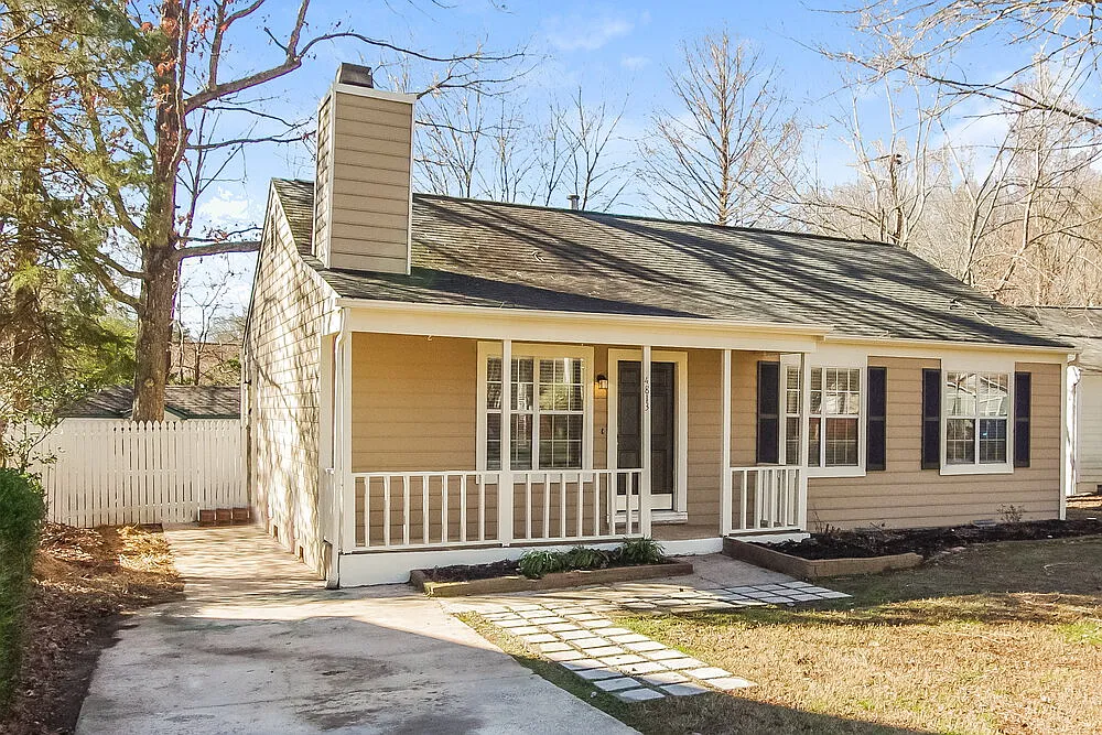 3 bed, 2.0 bath, 1200 sqft, $2,040 — Photo 3