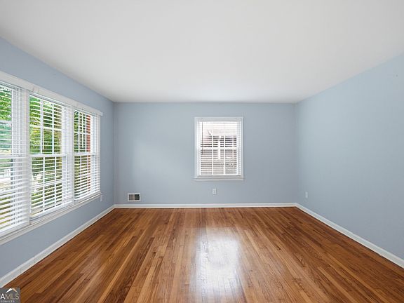 4th image of 1604 Drayton Woods Dr
