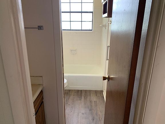 5th image of 141 SE Plant St #100