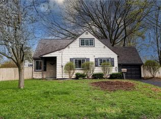 202 Augusta Dr, North Syracuse, NY 13212