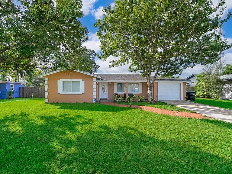 814 Malone Dr — Photo 2