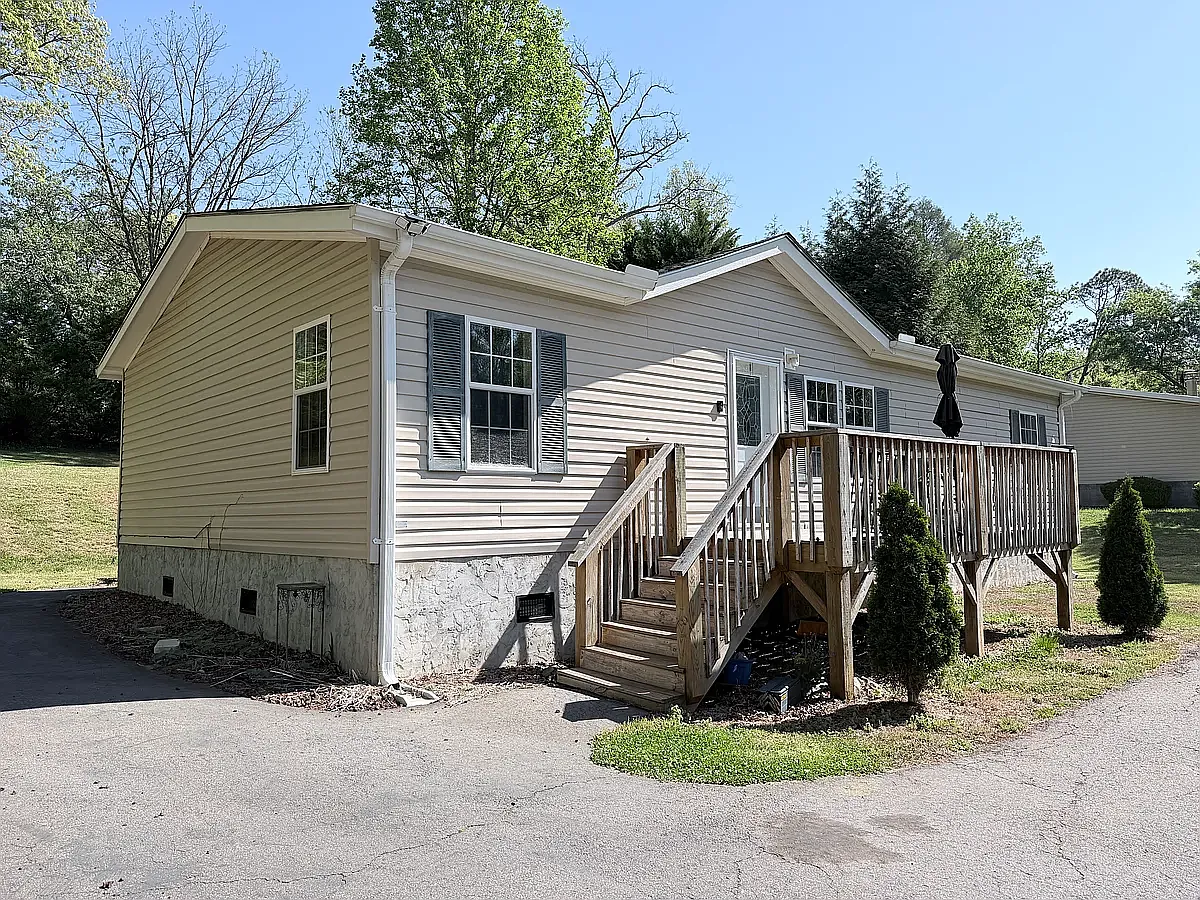 Building Photo - 62 Oaklawn Ave