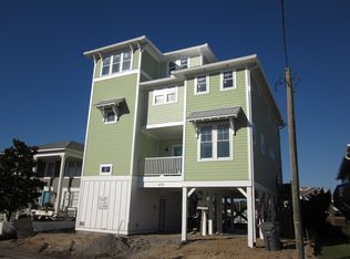 405 Canal Dr, Carolina Beach, NC 28428