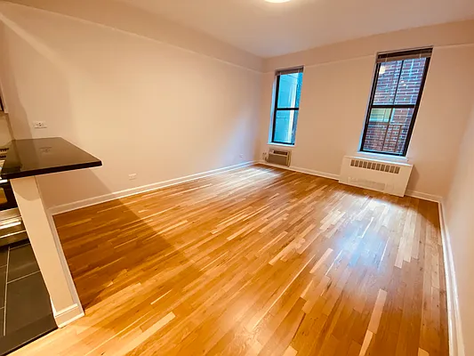 Rented by Metropolis Real Estate of Manhattan | media 6