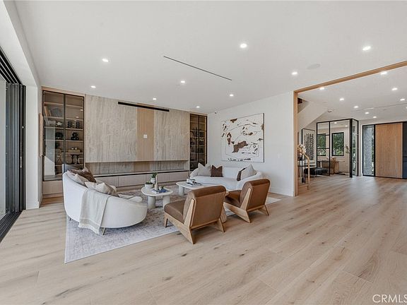 5th image of 16252 Addison St