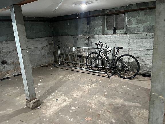 2nd image of 3311 N Hoyne Ave