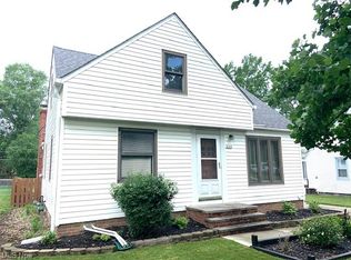 5104 Robinhood Dr, Willoughby, OH 44094