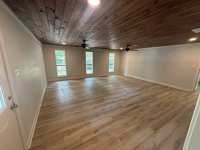 109 Park Ln — Photo 6