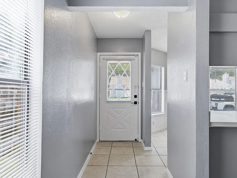 6210 Valley Queen — Photo 3