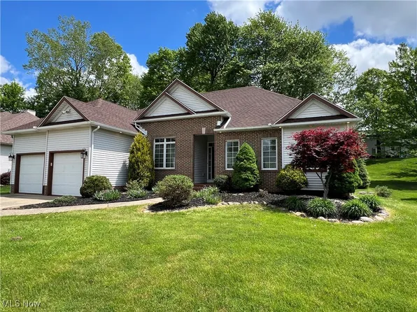 1242 Glenoak Dr, Tallmadge, OH 44278