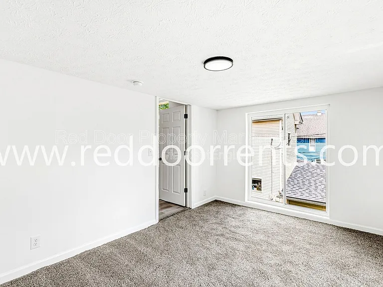 389 N Main St #E — Photo 13