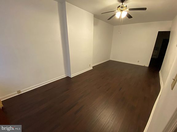 3rd image of 3053 Richmond St