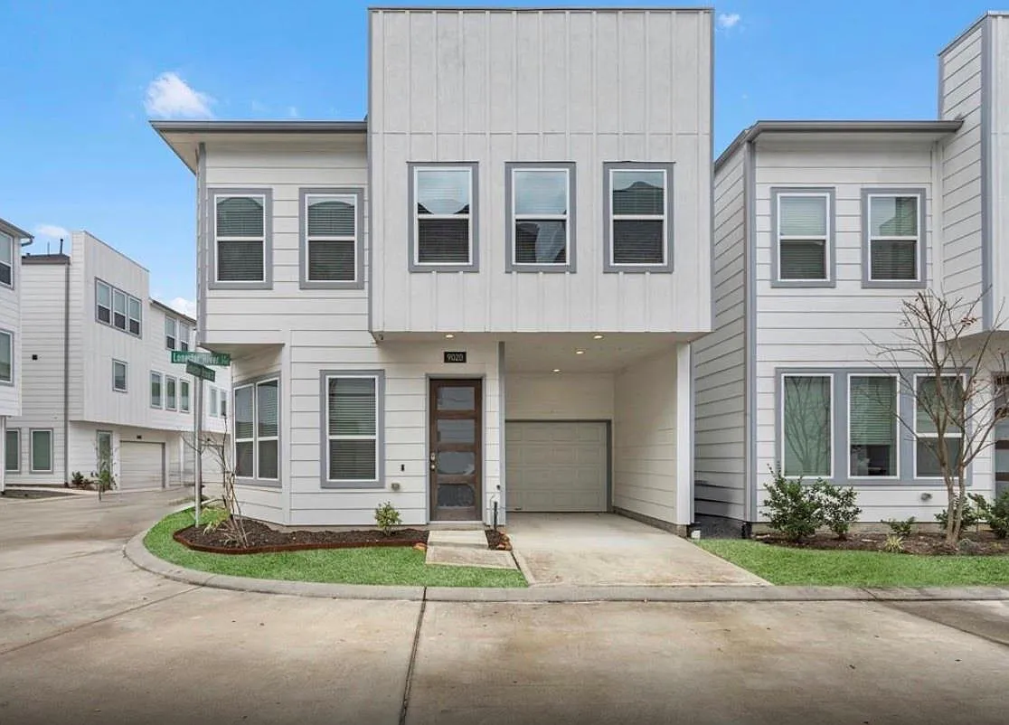 3 bed, 2.5 bath, 1596 sqft, $2,250 — Photo 1