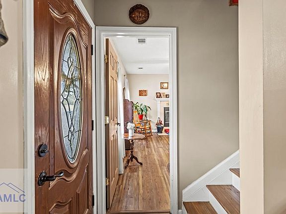 3rd image of 315 Jeanies Rd