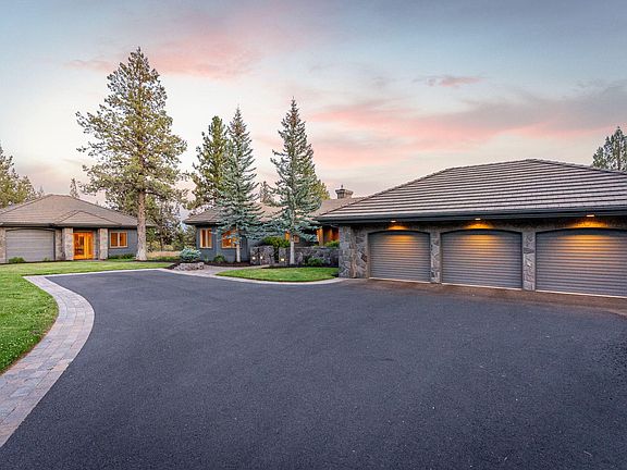3rd image of 16150 Fox Ridge Cir