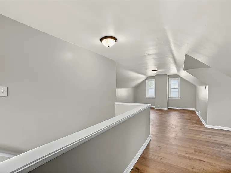 19500 Libby Rd — Photo 15