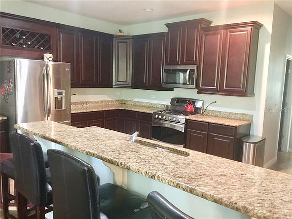 5th image of 260 Wallrock Ct