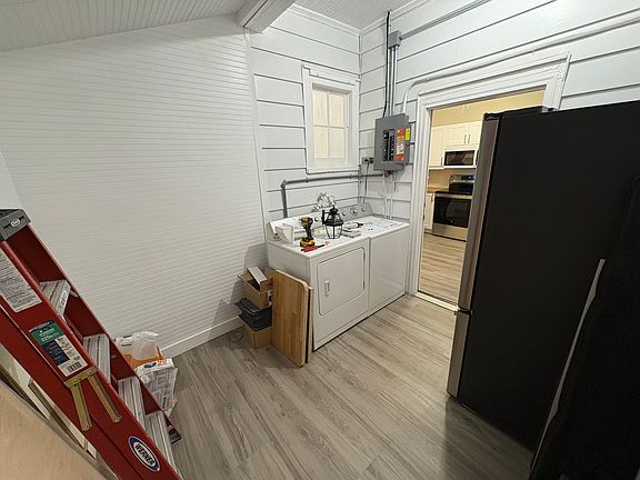 Mud/utility room