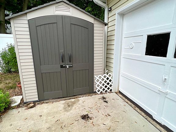 Shed and garage door to back of yard