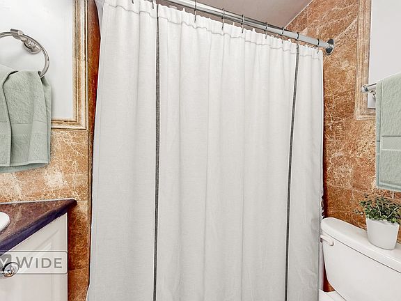 5th image of 429 E 80th St APT 4C