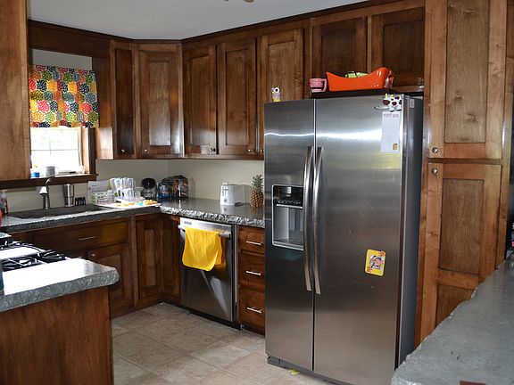 Kitchen. Concrete counters
