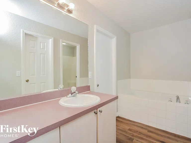 743 Pelican Ct — Photo 9