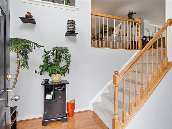 Bright foyer, wood staircase to upper level.