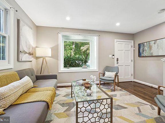 4th image of 6982 Fairfax Dr