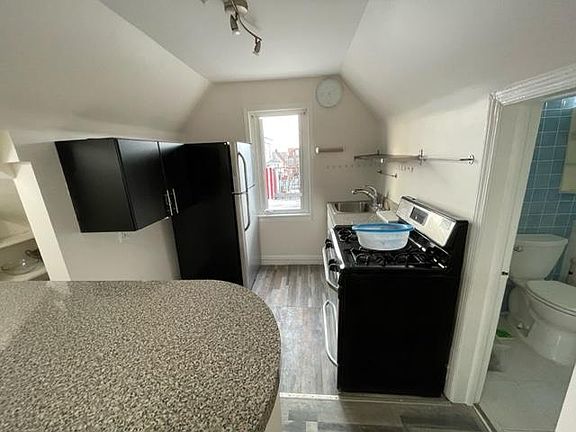 5th image of 180 Bay 26th St #3