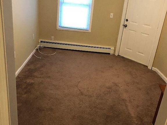 4th image of 395 Waterman Ave APT 1