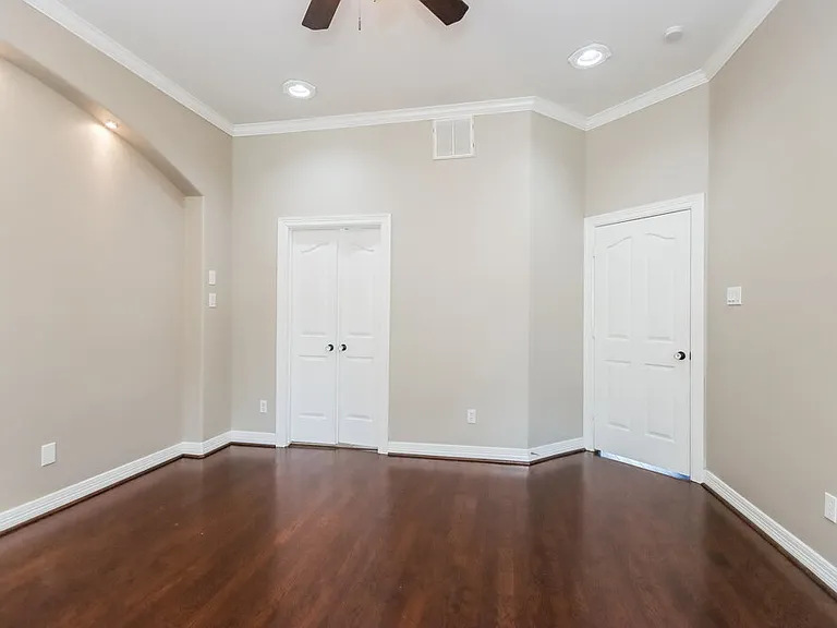 409 Robinwood Dr — Photo 10