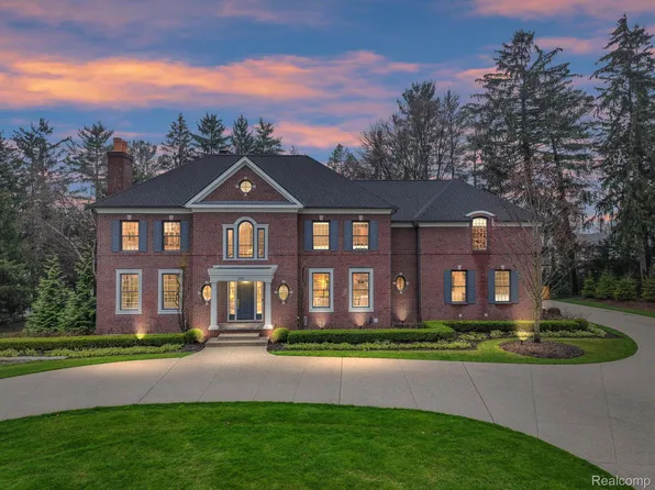 2551 Kent Ridge Ct, Bloomfield Hills, MI 48301
