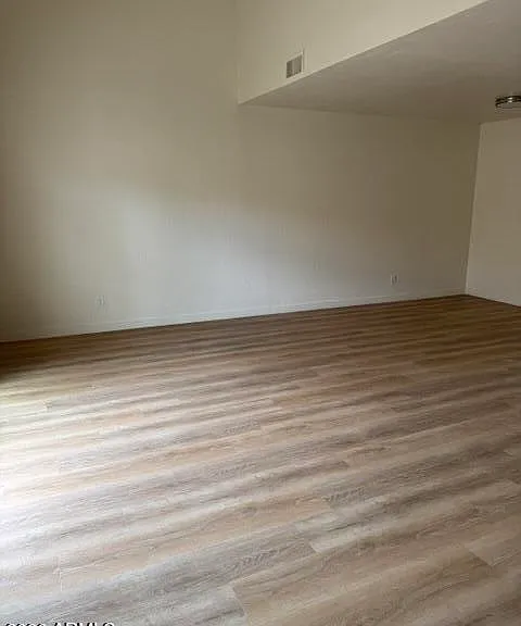 1818 S River Dr — Photo 8