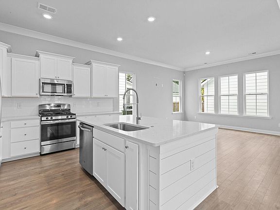 5th image of 103 Ilderton St
