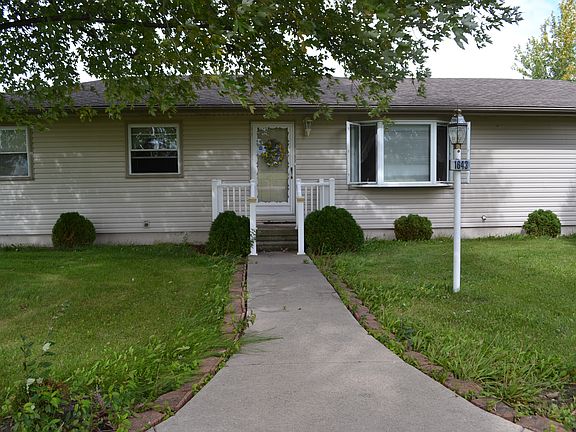 1386 +/- SF. Single Famiy