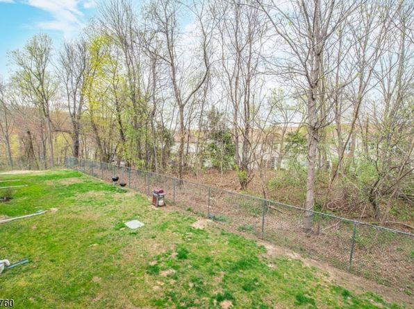 43 Victory Ct, Victory Gardens Boro, NJ 07801