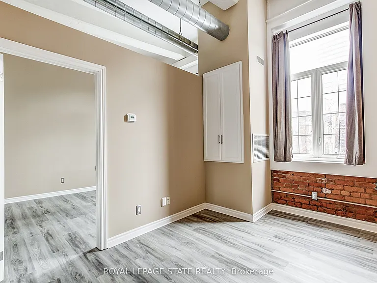 80 King William St #214 — Photo 13