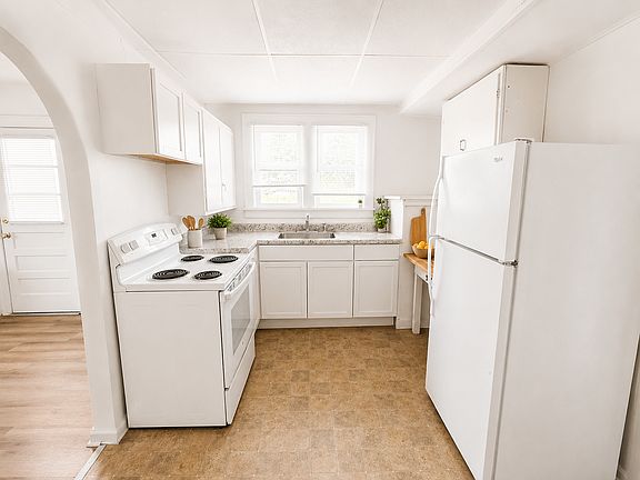2nd image of 100 S College Ave APT 4