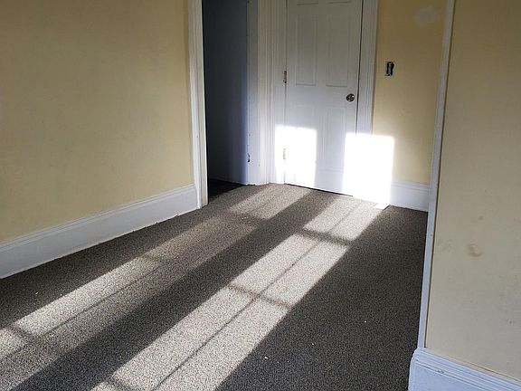 New carpeting! Bed #1 of 2