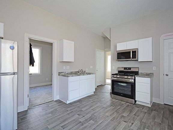 3rd image of 294 Winifred St E #1